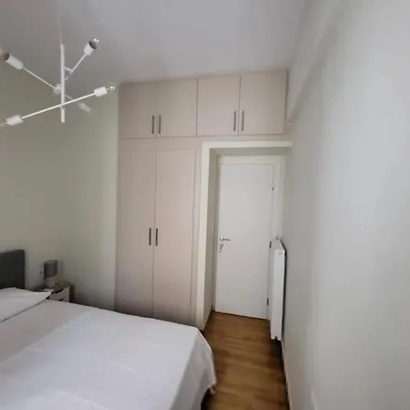 2 Bd Renovated Flat At Acropolis *