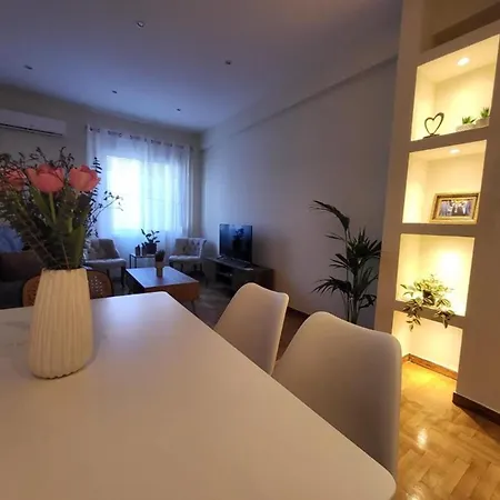 2 Bd Renovated Flat At Acropolis Apartamento