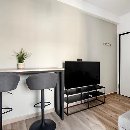 Sway - Chic 1-bedroom & Balcony In *