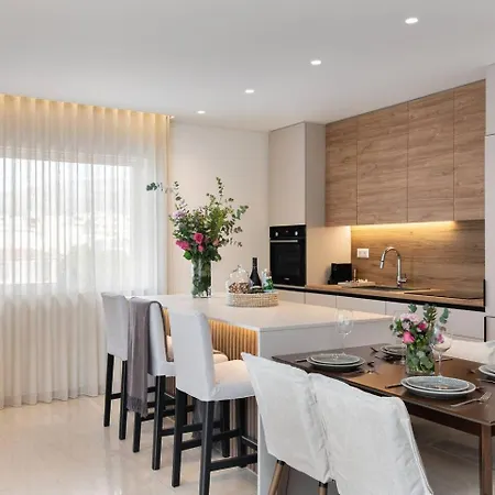 Apartment 2-bdr Sv Elegance Luxury With Shared Pool *