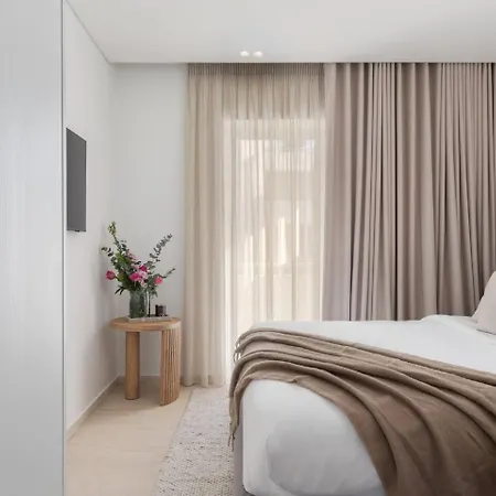 2-bdr Sv Elegance Luxury With Shared Pool Apartment