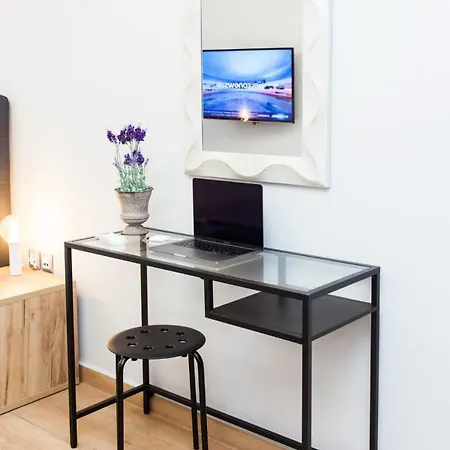 Apartment Contemporary And Chic In Athens