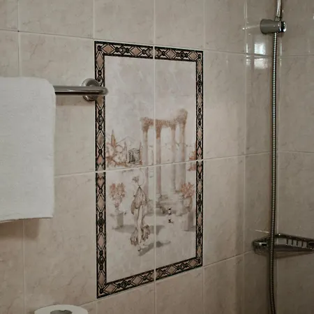 Nafsika Centre Otel 2*