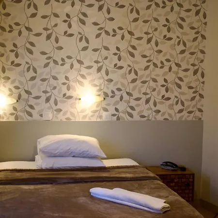 Nafsika Centre Hotel 2*