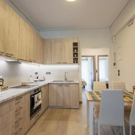 Bright 2 Bedroom Helios By Philoxenia Apartamento *