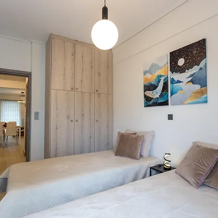 Bright 2 Bedroom Helios By Philoxenia