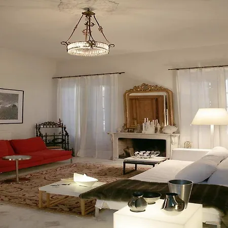 Villa Neoclassical House Under Acropolis Athen