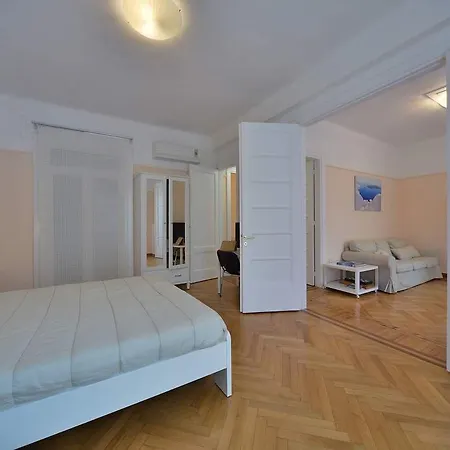 Apartment Oasis Veranda Under Columns.kolonaki Embassy Area. *