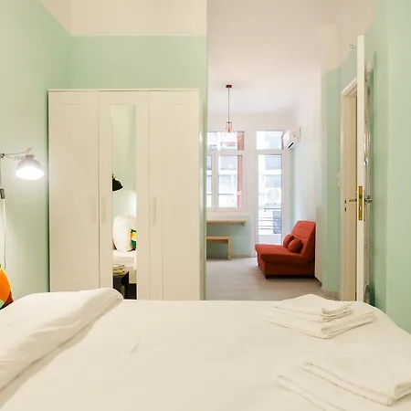 Karitsi Place Apartahotel 3*