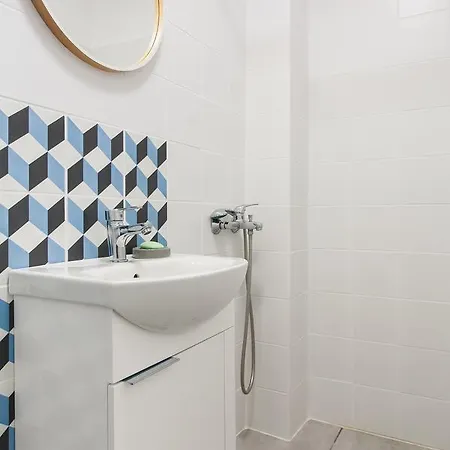 Karitsi Place 3*