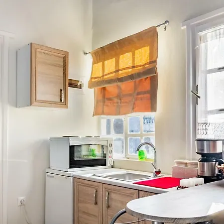 Elegant Central Apartments - Acropolis View & Garden * Ateny