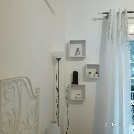 Modern, Ideally Located Athènes