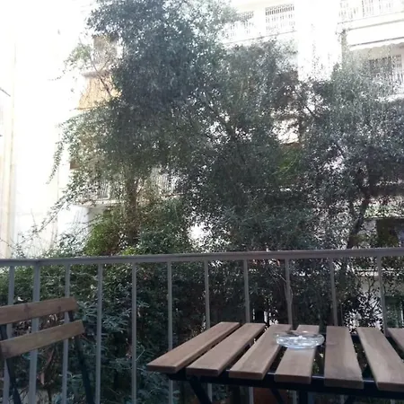 Modern, Ideally Located Appartement Athènes