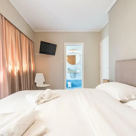 Apartment Luxury And Spacious For 8 Guests New Features April 2025 Athens