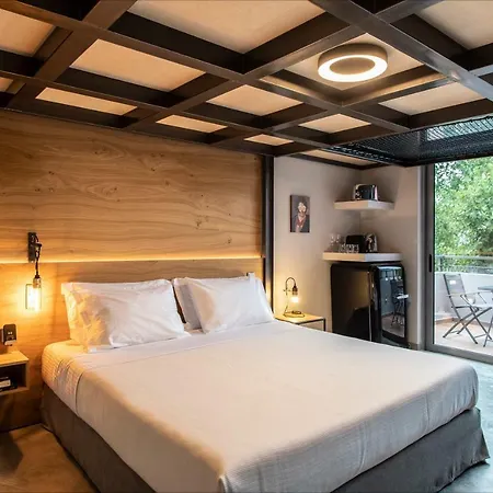 Bespoke House Atina