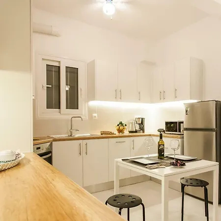 Classy And Stylish Private At Acropolis Museum Metro Station * Atena