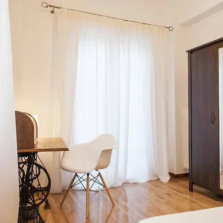 Classy And Stylish Private At Acropolis Museum Metro Station * Atena