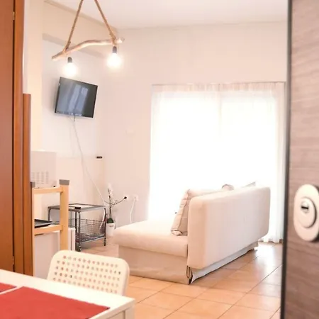 Modern Minimalistic Sunny With Balcony * Athens