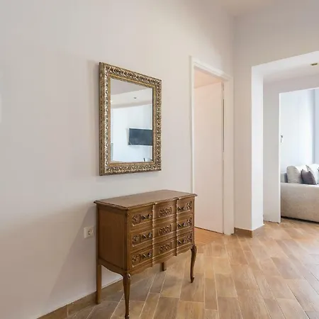 Victoria Majesty Apartment *