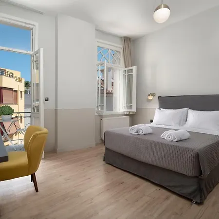 Bed & Breakfast Plaka Arch