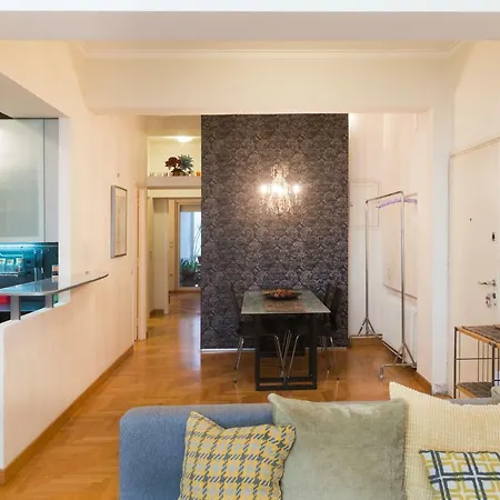 Stylish Flat With Veranda In The Heart Of Atenas