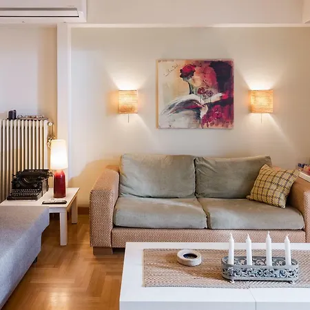 Apartamento Stylish Flat With Veranda In The Heart Of