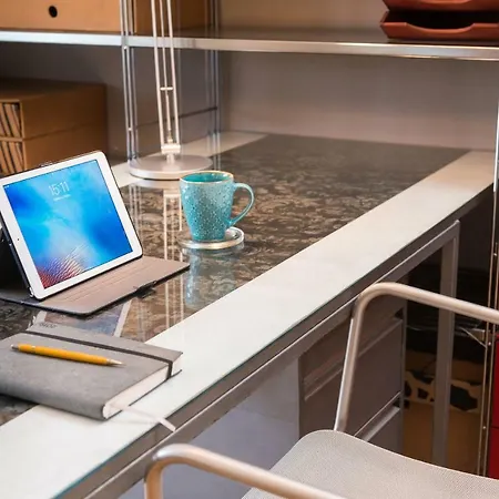 Apartamento Stylish Flat With Veranda In The Heart Of *