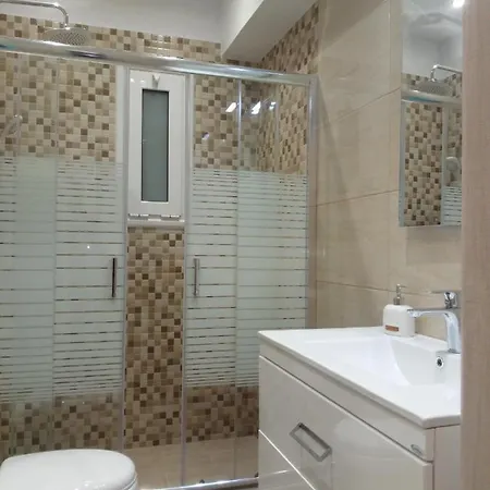 Cozy Near Victoria Metro Station