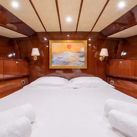 船屋 Boat Aiolis In The Athenian Riviera! *
