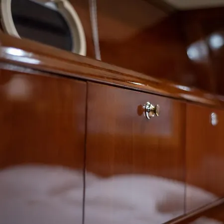 Boat Aiolis In The Athenian Riviera! 船屋 *