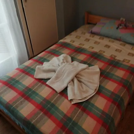 αpt.rooms. Axarnon Hostel