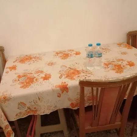 Hostel αpt.rooms. Axarnon