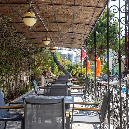 Oasis Hotel 4*