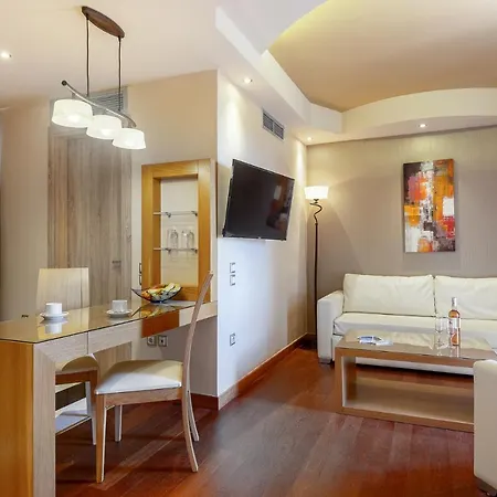 Oasis Hotel 4*
