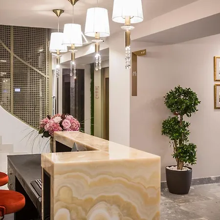 Royalty Hotel 4*