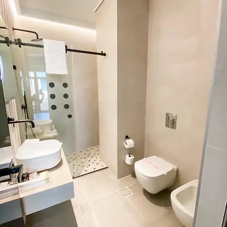 Royalty Hotel