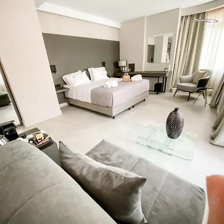 Royalty Hotel 4*