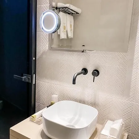 Royalty Hotel