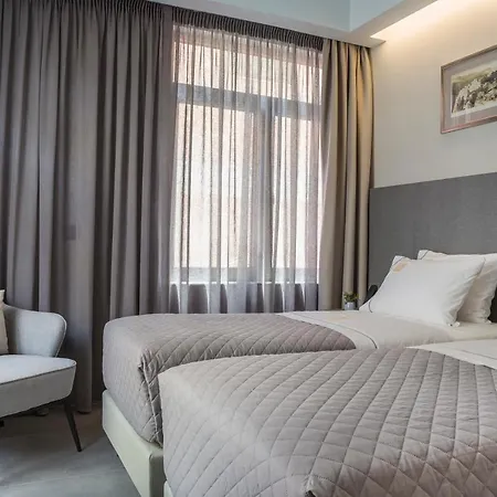 Royalty 4* Athens