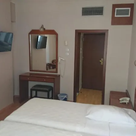 Economy 2* Atenas