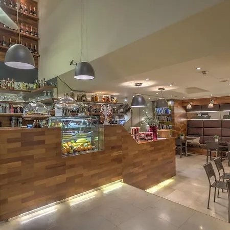 Polis Grand 4* Athen
