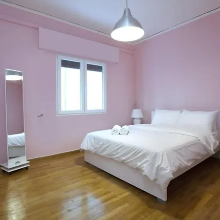 Palaio Faliro, A Bright And Spacious Apartment