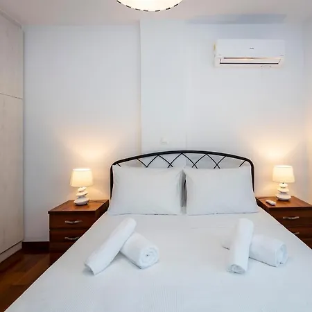 Beautifully Renovated Flat In Superb Location Athens
