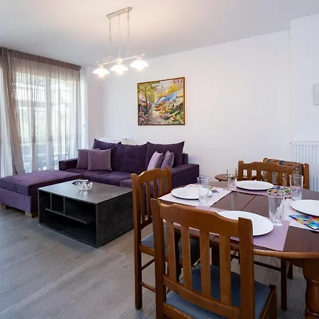Beautifully Renovated Flat In Superb Location Apartment