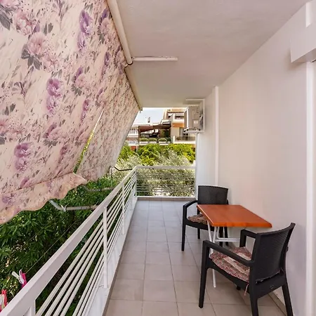 Beautifully Renovated Flat In Superb Location * Athens