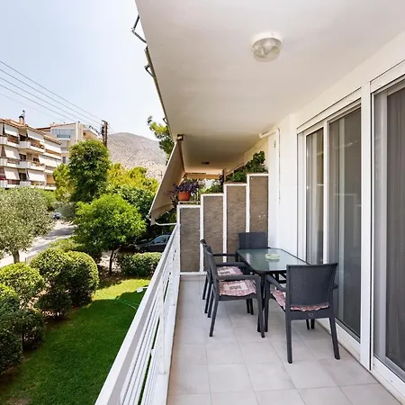 Apartment Beautifully Renovated Flat In Superb Location *