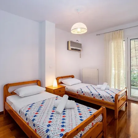 Apartment Beautifully Renovated Flat In Superb Location *
