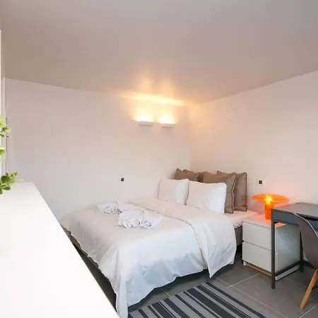 Urban Luxury Homm Apt. In Deinokratous Str. Athens