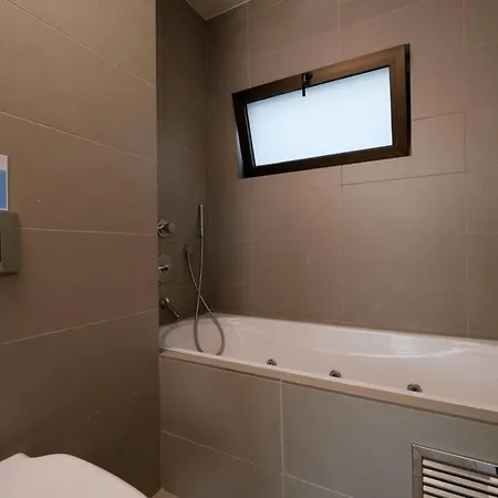 Urban Luxury Homm Apt. In Deinokratous Str. Apartment *