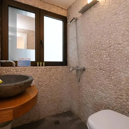 Urban Luxury Homm Apt. In Deinokratous Str. *